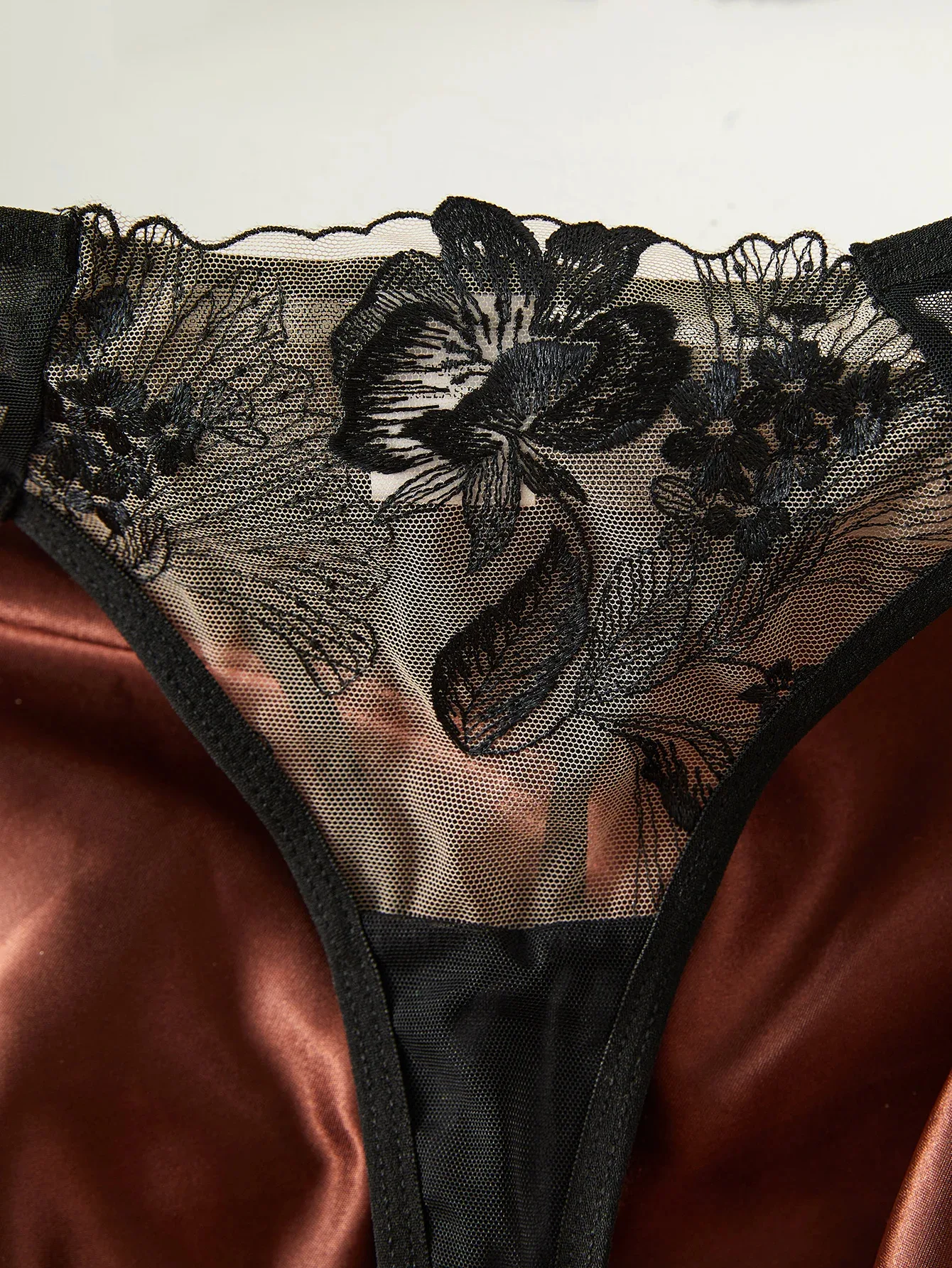 Scarlet Bloom Embroidered Underwire Lingerie Set ( N23033 )