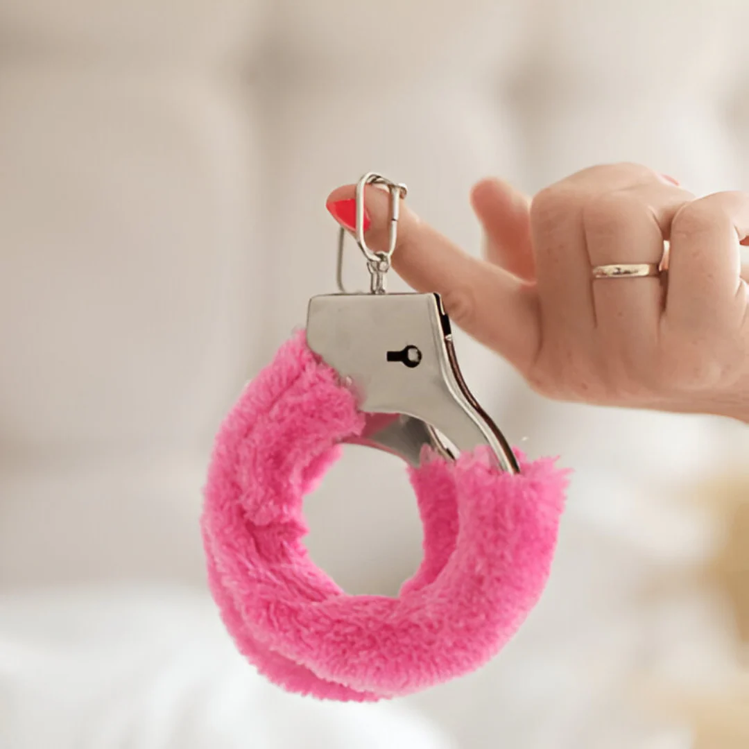 Fluffy Furry Handcuffs - ( K0210 )